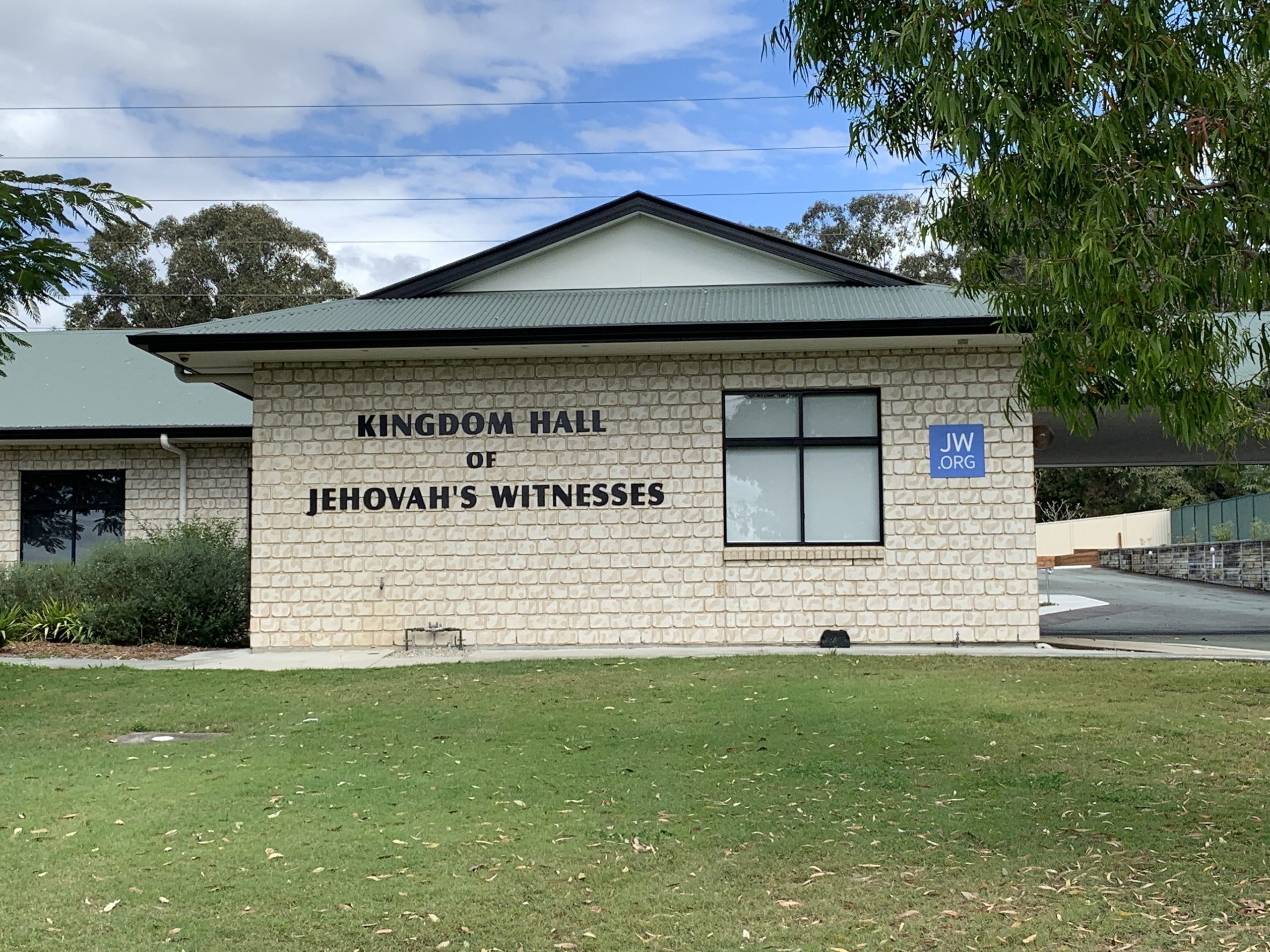 kingdom hall of jehovahs witnesses scaled