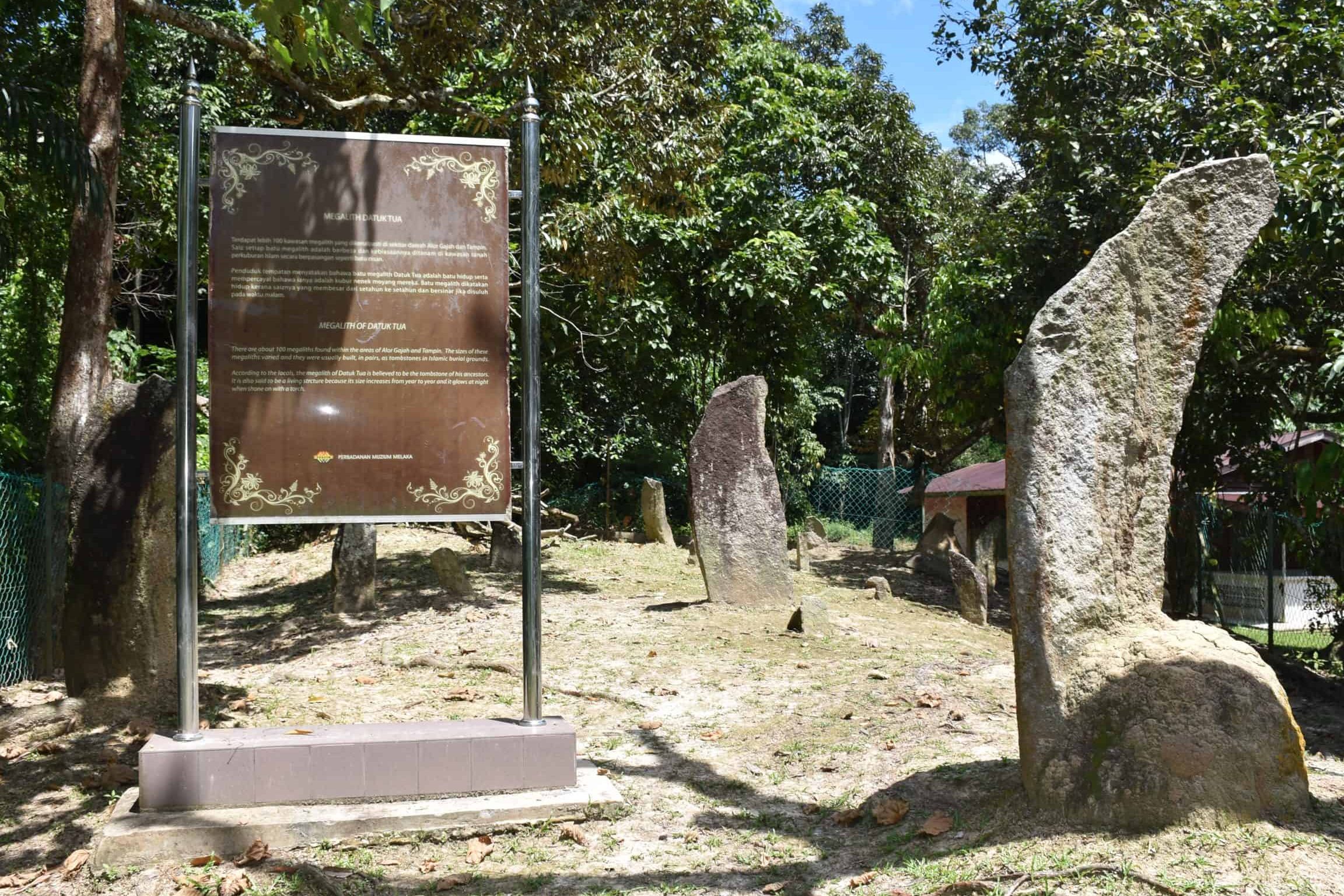 tanah perkuburan buddha pulau sebang